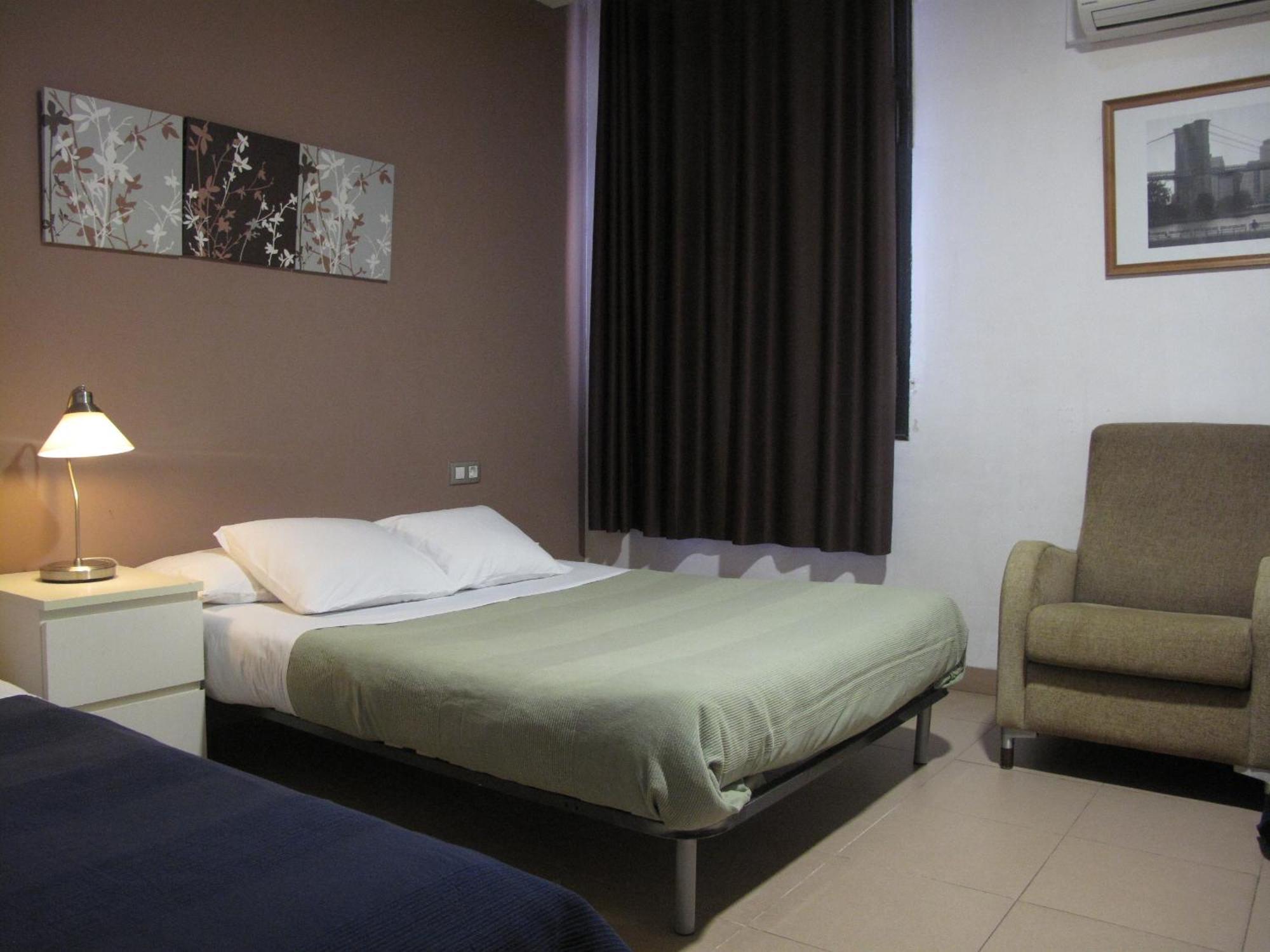 Hostal Lk Barcelona — Photos 3