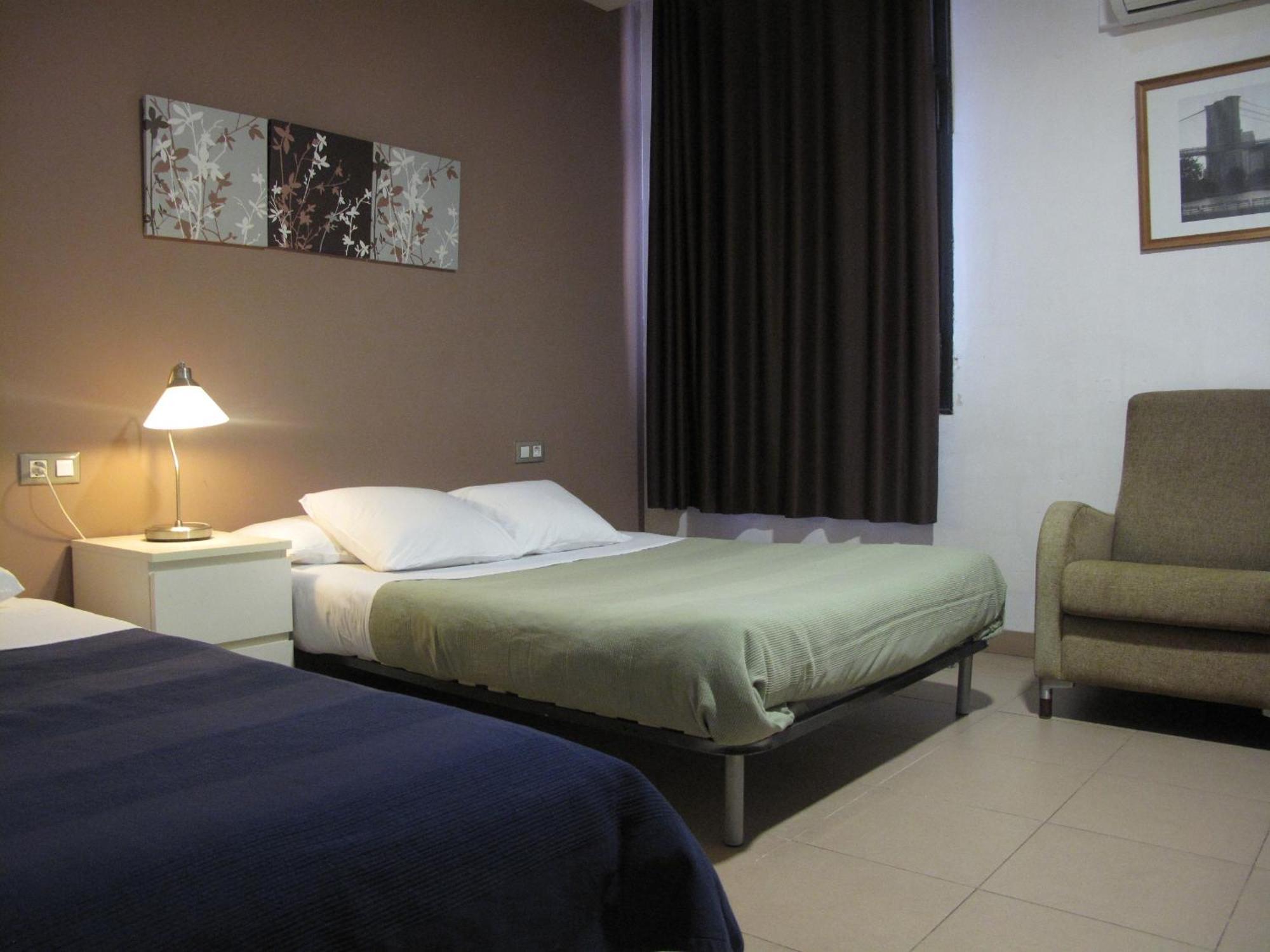 Hostal Lk Barcelona — Photos 2
